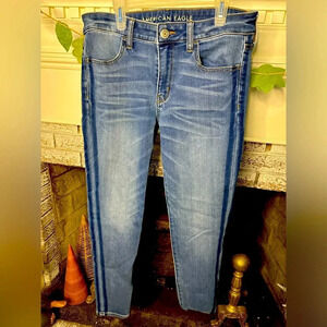 American Eagle women’s size 8 jegging two tone pinstripe detail down side seam